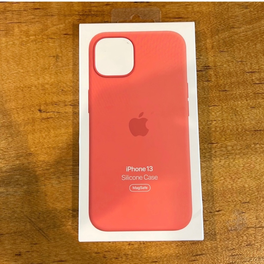 Apple MagSafe phone case. iPhone 13